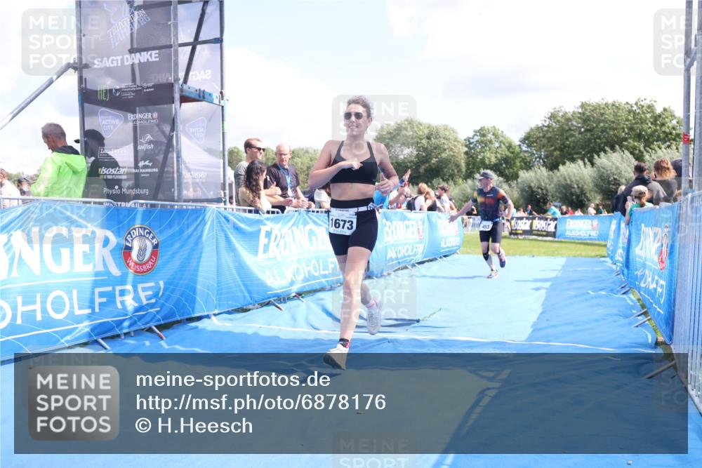 25.08.2024 - Elbe Triathlon Hamburg H.Heesch http://msf.ph/oto/6878176 25.08.2024 12:10:12 Ziel 453, 1673 meine-sportfotos.de