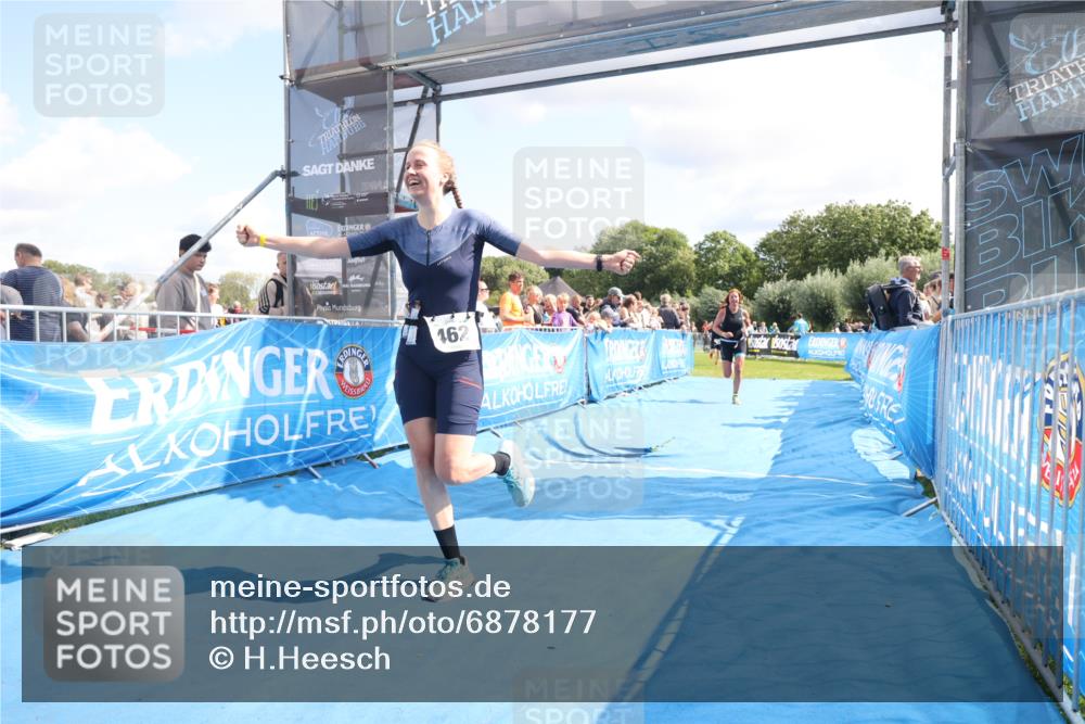 25.08.2024 - Elbe Triathlon Hamburg H.Heesch http://msf.ph/oto/6878177 25.08.2024 11:47:58 Ziel 462, 635, 1565 meine-sportfotos.de