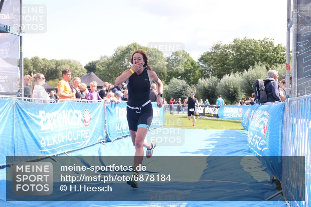 25.08.2024 - Elbe Triathlon Hamburg H.Heesch http://msf.ph/oto/6878184 25.08.2024 11:47:59 Ziel 462, 635, 1565 meine-sportfotos.de