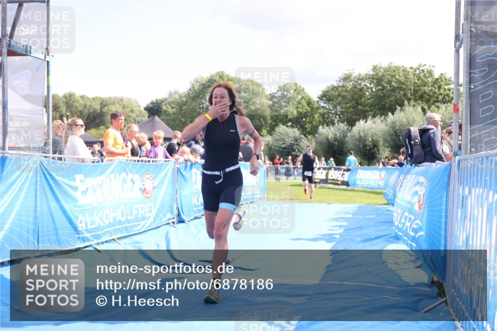 25.08.2024 - Elbe Triathlon Hamburg H.Heesch http://msf.ph/oto/6878186 25.08.2024 11:47:59 Ziel 462, 635, 1565 meine-sportfotos.de
