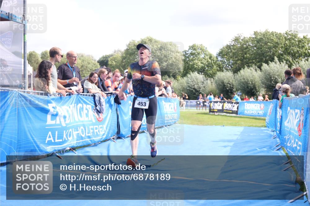 25.08.2024 - Elbe Triathlon Hamburg H.Heesch http://msf.ph/oto/6878189 25.08.2024 12:10:13 Ziel 453, 1673 meine-sportfotos.de