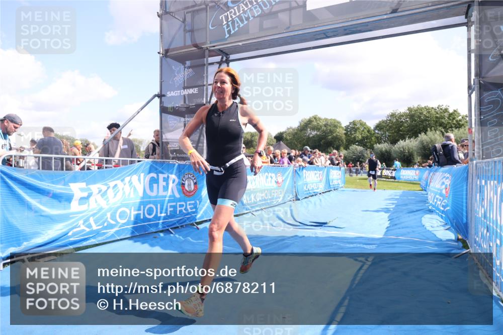 25.08.2024 - Elbe Triathlon Hamburg H.Heesch http://msf.ph/oto/6878211 25.08.2024 11:48:00 Ziel 462, 635, 1565 meine-sportfotos.de