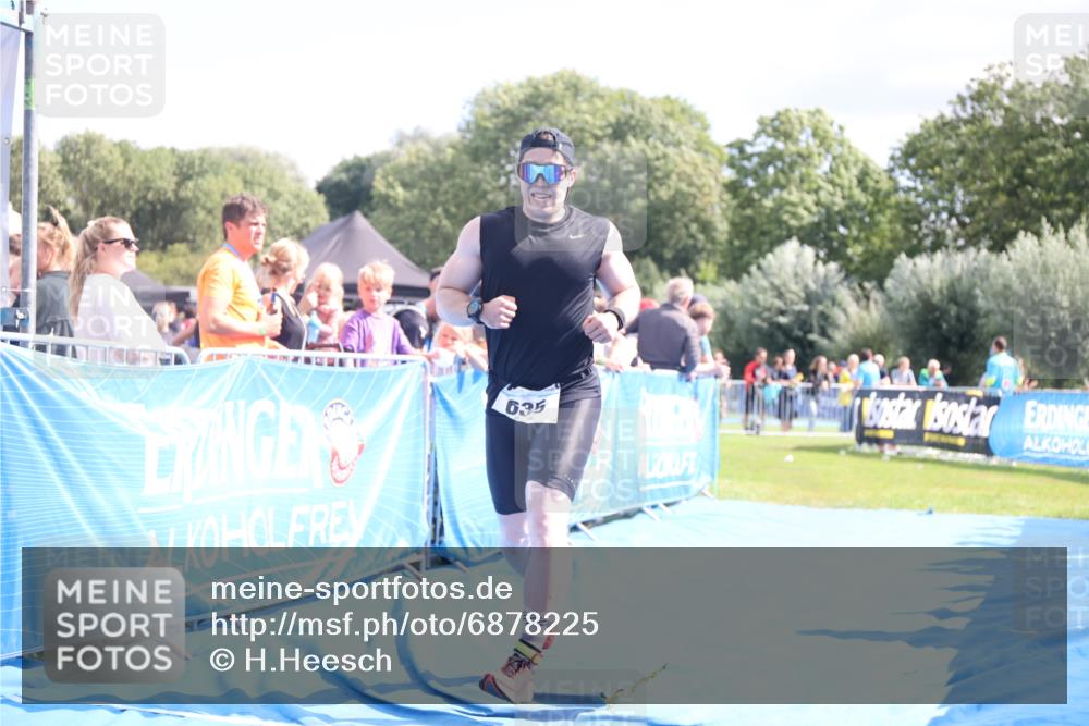25.08.2024 - Elbe Triathlon Hamburg H.Heesch http://msf.ph/oto/6878225 25.08.2024 11:48:02 Ziel 462, 635, 1565 meine-sportfotos.de