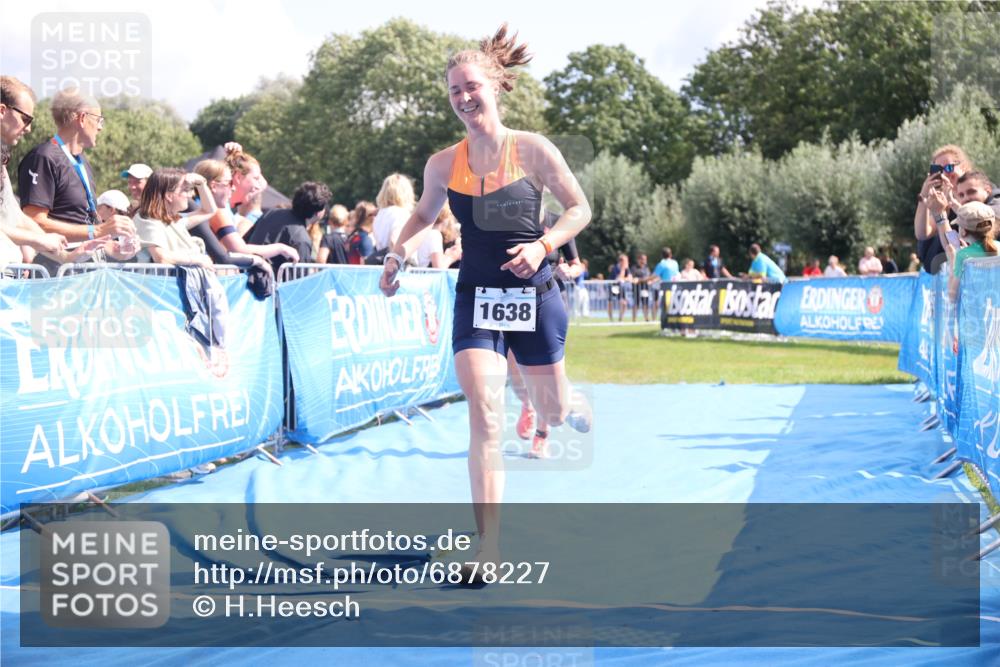 25.08.2024 - Elbe Triathlon Hamburg H.Heesch http://msf.ph/oto/6878227 25.08.2024 12:10:23 Ziel 1593, 1624, 1638 meine-sportfotos.de