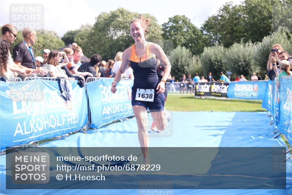 25.08.2024 - Elbe Triathlon Hamburg H.Heesch http://msf.ph/oto/6878229 25.08.2024 12:10:23 Ziel 1593, 1624, 1638 meine-sportfotos.de