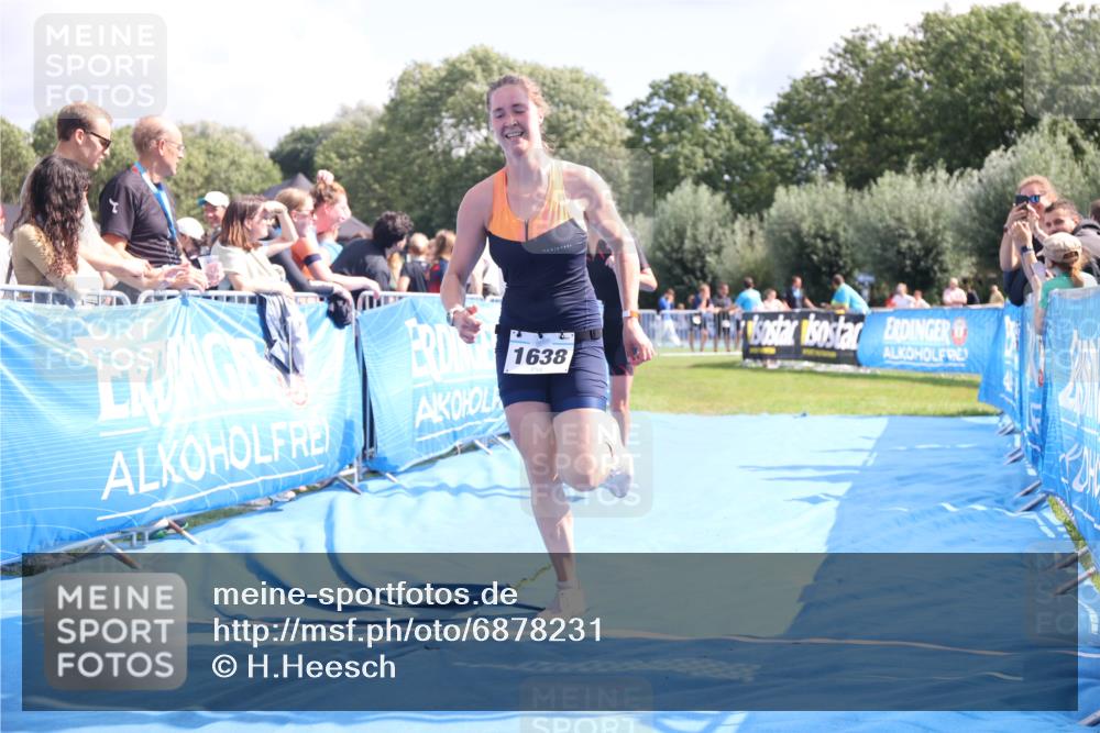 25.08.2024 - Elbe Triathlon Hamburg H.Heesch http://msf.ph/oto/6878231 25.08.2024 12:10:23 Ziel 1593, 1624, 1638 meine-sportfotos.de