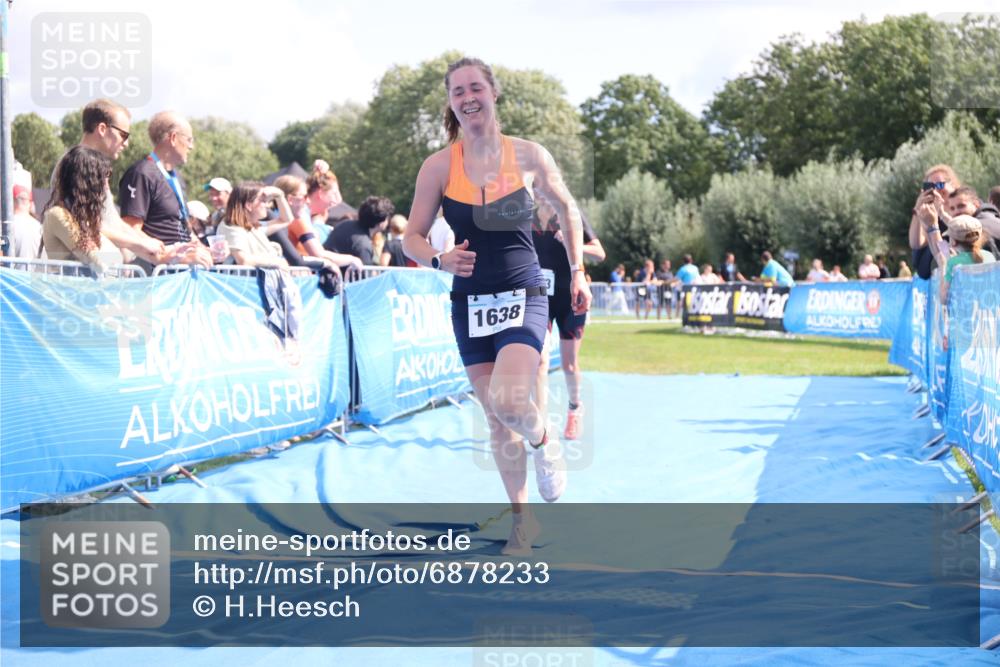 25.08.2024 - Elbe Triathlon Hamburg H.Heesch http://msf.ph/oto/6878233 25.08.2024 12:10:23 Ziel 1593, 1624, 1638 meine-sportfotos.de