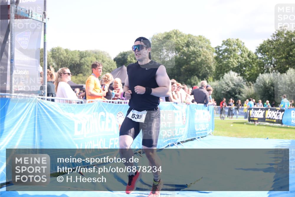 25.08.2024 - Elbe Triathlon Hamburg H.Heesch http://msf.ph/oto/6878234 25.08.2024 11:48:03 Ziel 462, 635, 1565 meine-sportfotos.de