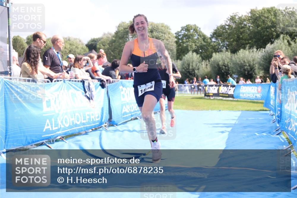 25.08.2024 - Elbe Triathlon Hamburg H.Heesch http://msf.ph/oto/6878235 25.08.2024 12:10:23 Ziel 1593, 1624, 1638 meine-sportfotos.de