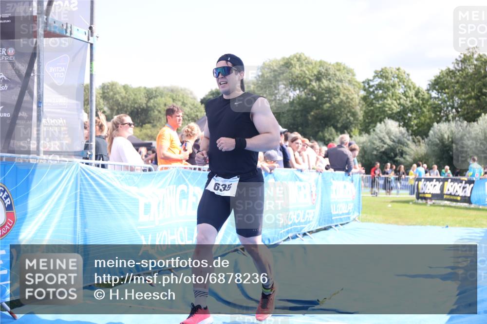 25.08.2024 - Elbe Triathlon Hamburg H.Heesch http://msf.ph/oto/6878236 25.08.2024 11:48:03 Ziel 462, 635, 1565 meine-sportfotos.de