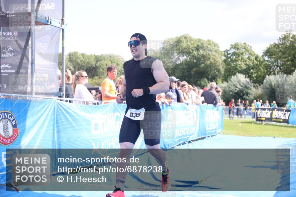 25.08.2024 - Elbe Triathlon Hamburg H.Heesch http://msf.ph/oto/6878238 25.08.2024 11:48:03 Ziel 462, 635, 1565 meine-sportfotos.de