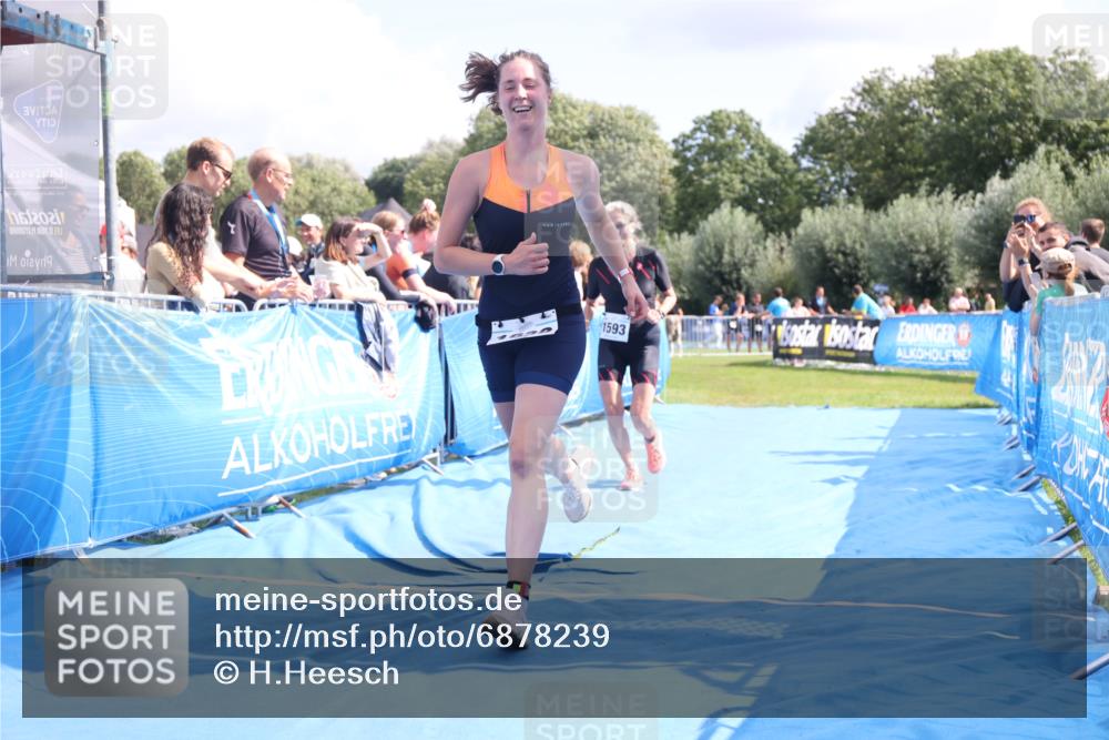 25.08.2024 - Elbe Triathlon Hamburg H.Heesch http://msf.ph/oto/6878239 25.08.2024 12:10:23 Ziel 1593, 1624, 1638 meine-sportfotos.de