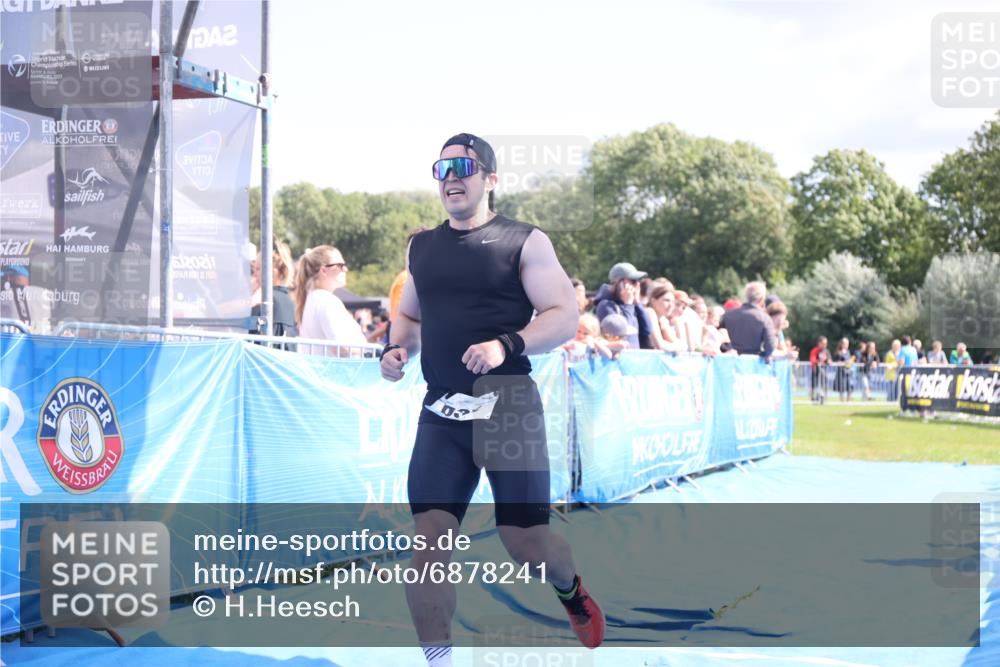 25.08.2024 - Elbe Triathlon Hamburg H.Heesch http://msf.ph/oto/6878241 25.08.2024 11:48:03 Ziel 462, 635, 1565 meine-sportfotos.de