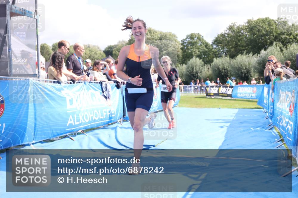 25.08.2024 - Elbe Triathlon Hamburg H.Heesch http://msf.ph/oto/6878242 25.08.2024 12:10:23 Ziel 1593, 1624, 1638 meine-sportfotos.de