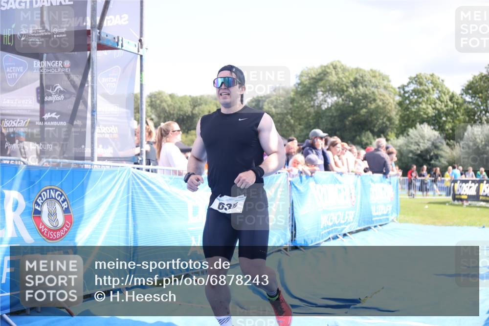 25.08.2024 - Elbe Triathlon Hamburg H.Heesch http://msf.ph/oto/6878243 25.08.2024 11:48:03 Ziel 462, 635, 1565 meine-sportfotos.de