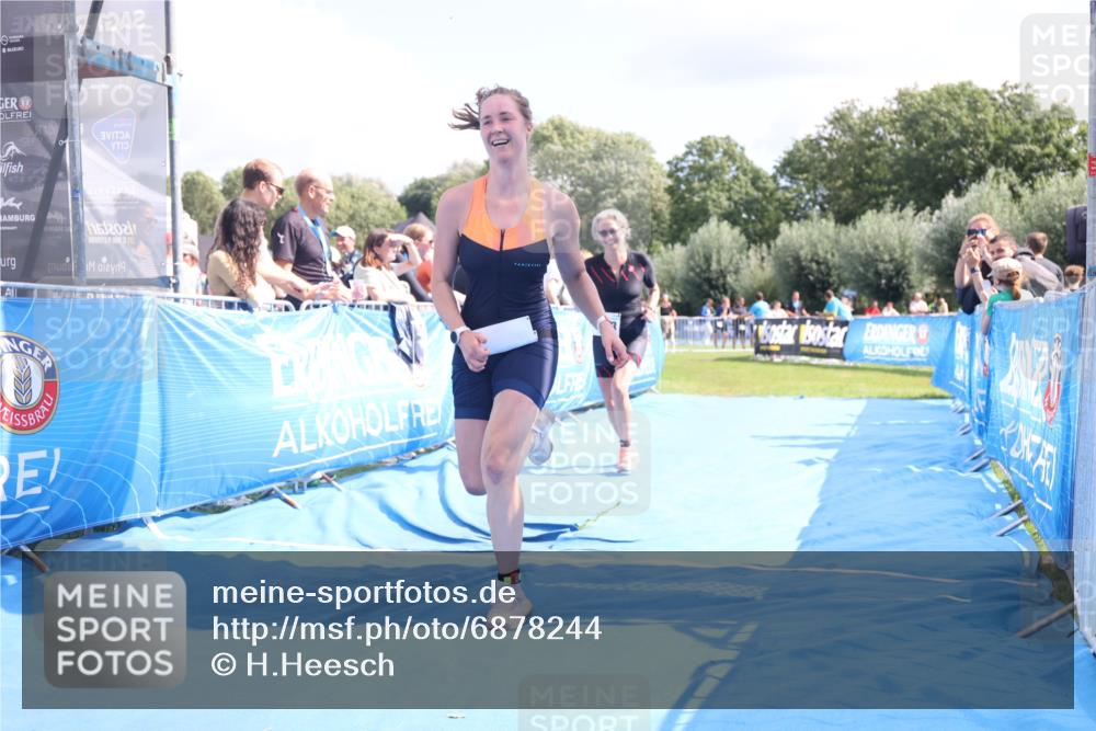 25.08.2024 - Elbe Triathlon Hamburg H.Heesch http://msf.ph/oto/6878244 25.08.2024 12:10:23 Ziel 1593, 1624, 1638 meine-sportfotos.de