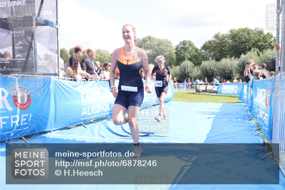 25.08.2024 - Elbe Triathlon Hamburg H.Heesch http://msf.ph/oto/6878246 25.08.2024 12:10:23 Ziel 1593, 1624, 1638 meine-sportfotos.de