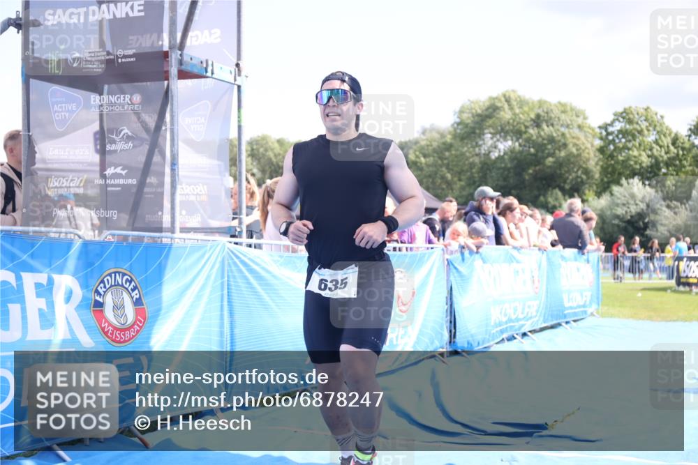25.08.2024 - Elbe Triathlon Hamburg H.Heesch http://msf.ph/oto/6878247 25.08.2024 11:48:03 Ziel 462, 635, 1565 meine-sportfotos.de