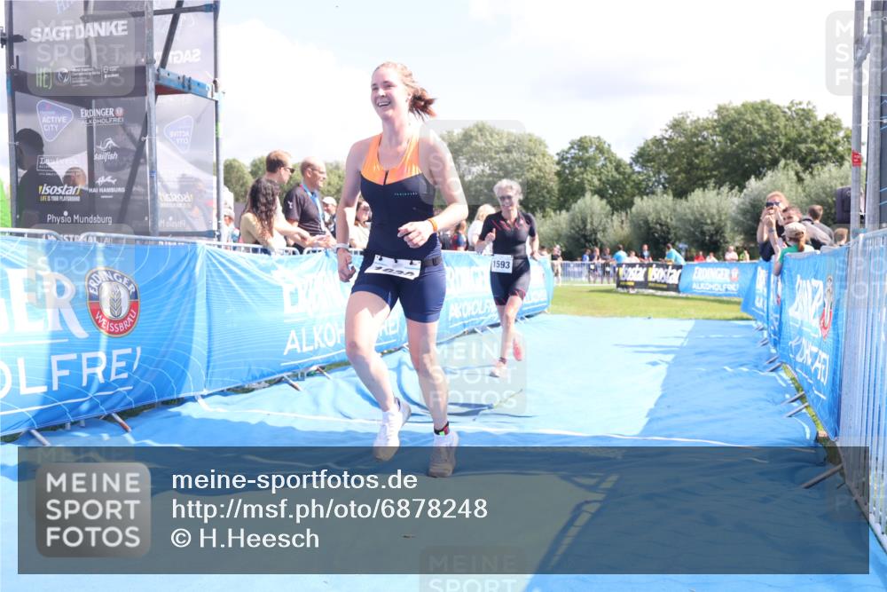25.08.2024 - Elbe Triathlon Hamburg H.Heesch http://msf.ph/oto/6878248 25.08.2024 12:10:23 Ziel 1593, 1624, 1638 meine-sportfotos.de