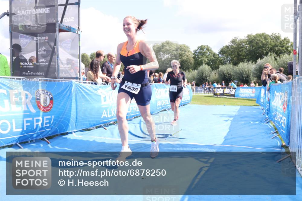 25.08.2024 - Elbe Triathlon Hamburg H.Heesch http://msf.ph/oto/6878250 25.08.2024 12:10:23 Ziel 1593, 1624, 1638 meine-sportfotos.de