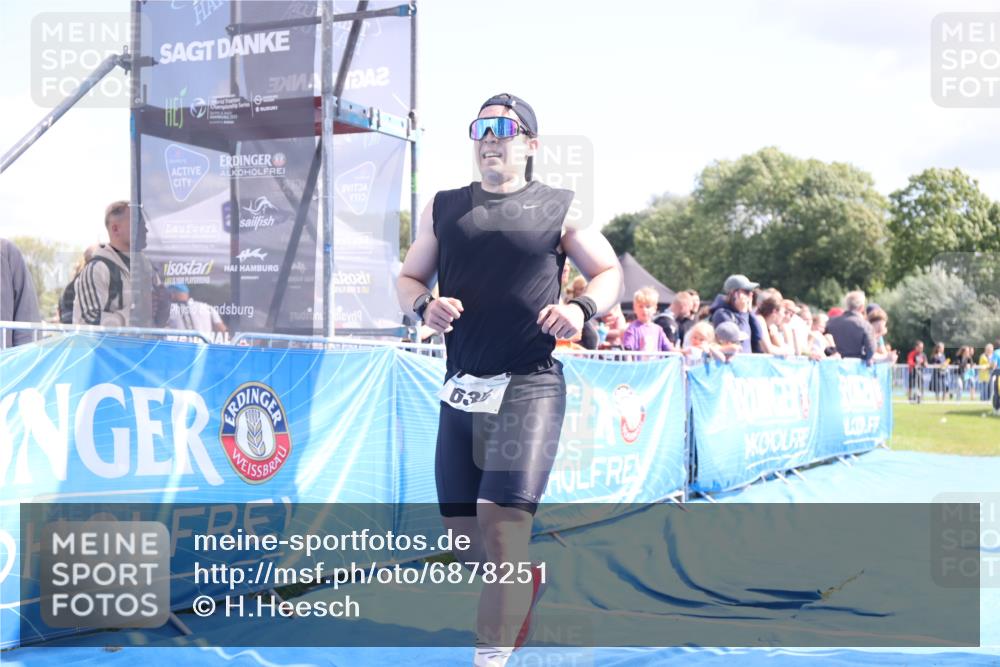 25.08.2024 - Elbe Triathlon Hamburg H.Heesch http://msf.ph/oto/6878251 25.08.2024 11:48:03 Ziel 462, 635, 1565 meine-sportfotos.de