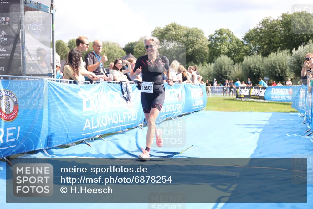 25.08.2024 - Elbe Triathlon Hamburg H.Heesch http://msf.ph/oto/6878254 25.08.2024 12:10:24 Ziel 1593, 1624, 1638 meine-sportfotos.de