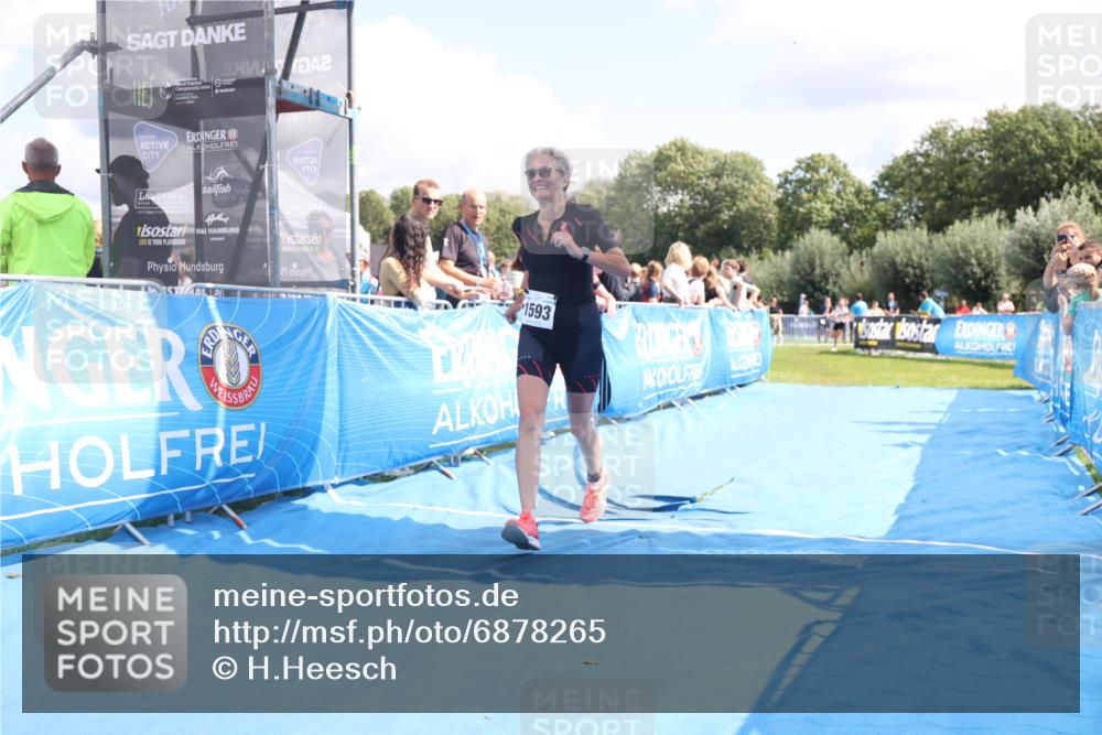 25.08.2024 - Elbe Triathlon Hamburg H.Heesch http://msf.ph/oto/6878265 25.08.2024 12:10:24 Ziel 1593, 1624, 1638 meine-sportfotos.de