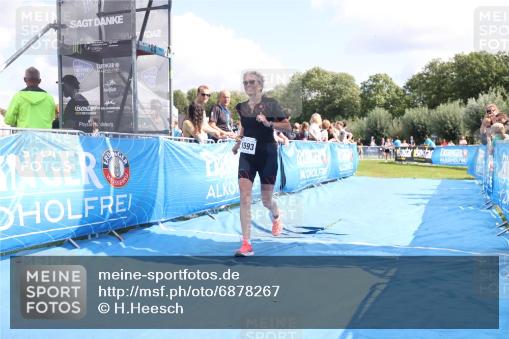 25.08.2024 - Elbe Triathlon Hamburg H.Heesch http://msf.ph/oto/6878267 25.08.2024 12:10:24 Ziel 1593, 1624, 1638 meine-sportfotos.de
