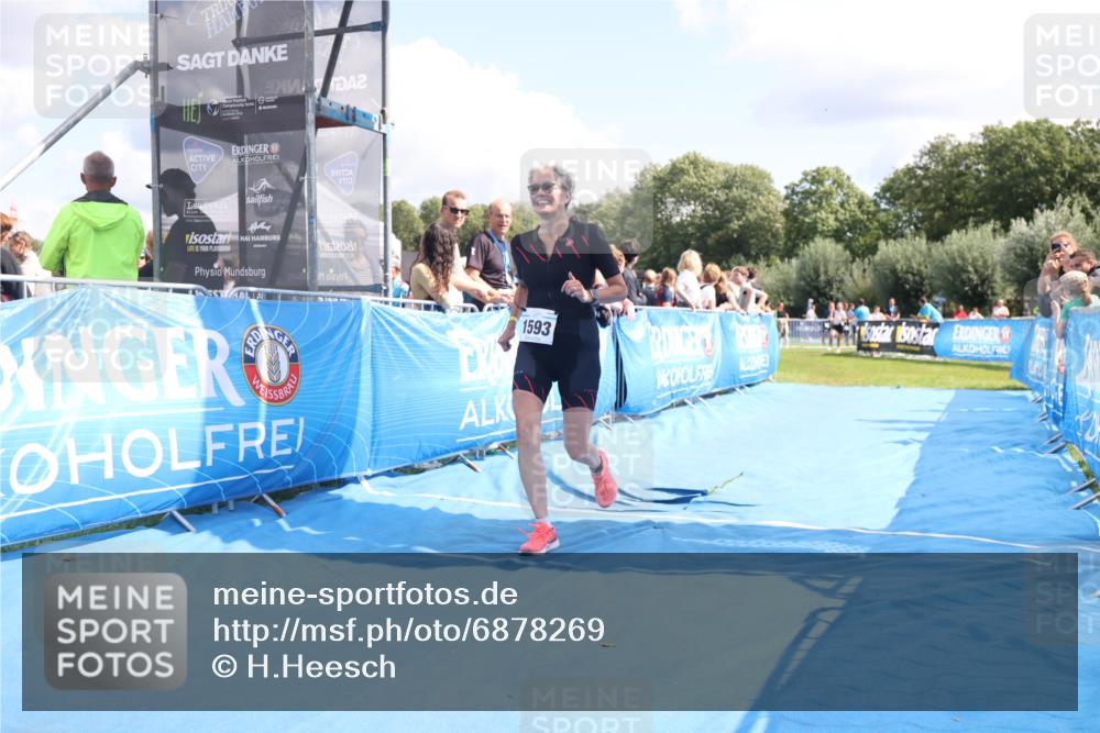 25.08.2024 - Elbe Triathlon Hamburg H.Heesch http://msf.ph/oto/6878269 25.08.2024 12:10:24 Ziel 1593, 1624, 1638 meine-sportfotos.de