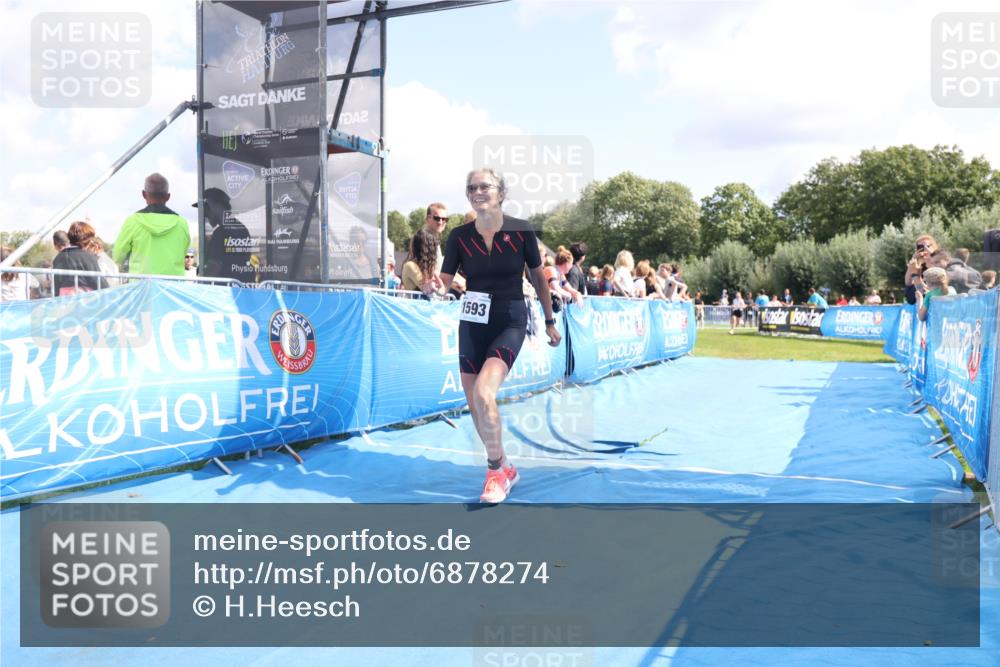 25.08.2024 - Elbe Triathlon Hamburg H.Heesch http://msf.ph/oto/6878274 25.08.2024 12:10:24 Ziel 1593, 1624, 1638 meine-sportfotos.de