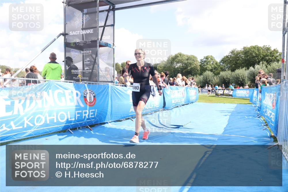 25.08.2024 - Elbe Triathlon Hamburg H.Heesch http://msf.ph/oto/6878277 25.08.2024 12:10:25 Ziel 1593, 1624, 1638 meine-sportfotos.de