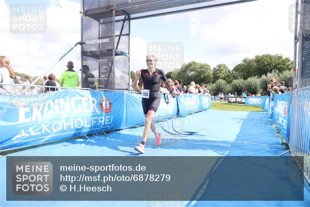 25.08.2024 - Elbe Triathlon Hamburg H.Heesch http://msf.ph/oto/6878279 25.08.2024 12:10:25 Ziel 1593, 1624, 1638 meine-sportfotos.de