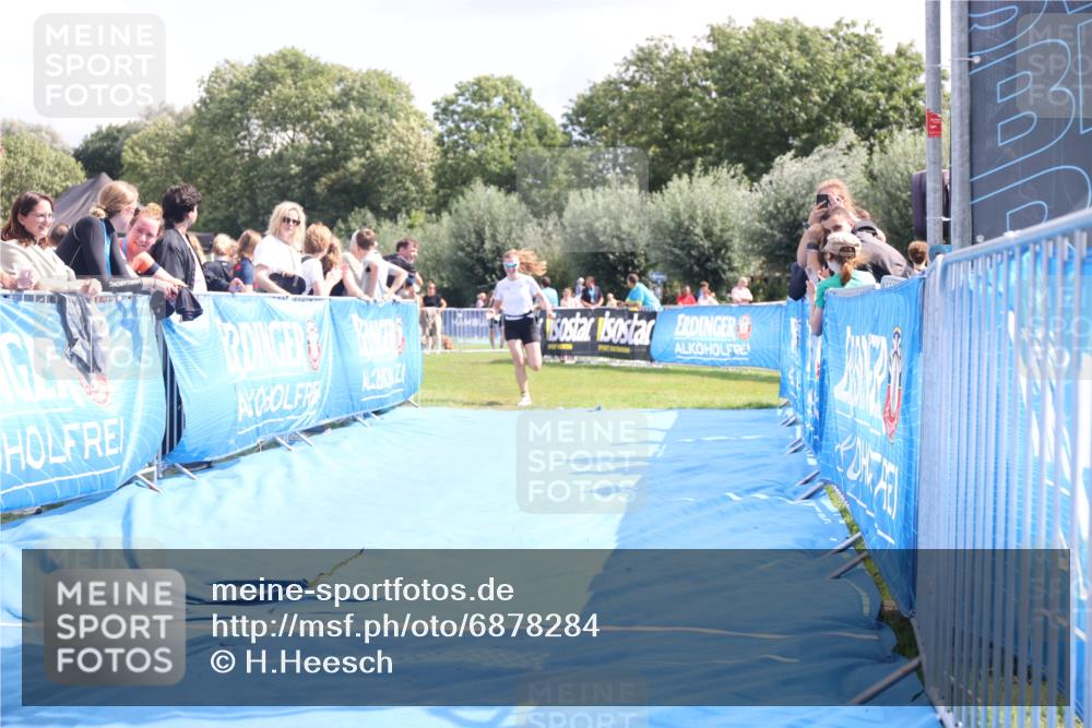 25.08.2024 - Elbe Triathlon Hamburg H.Heesch http://msf.ph/oto/6878284 25.08.2024 12:10:29 Ziel 1593, 1624, 1638 meine-sportfotos.de