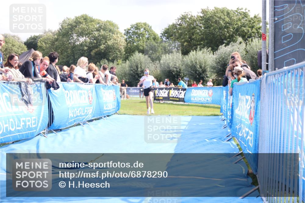 25.08.2024 - Elbe Triathlon Hamburg H.Heesch http://msf.ph/oto/6878290 25.08.2024 12:10:29 Ziel 1593, 1624, 1638 meine-sportfotos.de