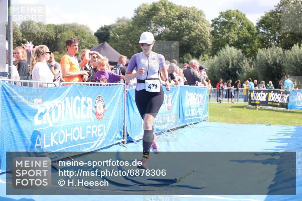 25.08.2024 - Elbe Triathlon Hamburg H.Heesch http://msf.ph/oto/6878306 25.08.2024 11:48:25 Ziel 471 meine-sportfotos.de