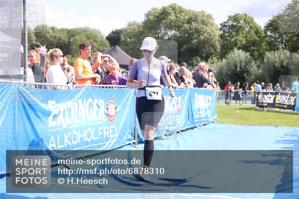 25.08.2024 - Elbe Triathlon Hamburg H.Heesch http://msf.ph/oto/6878310 25.08.2024 11:48:25 Ziel 471 meine-sportfotos.de