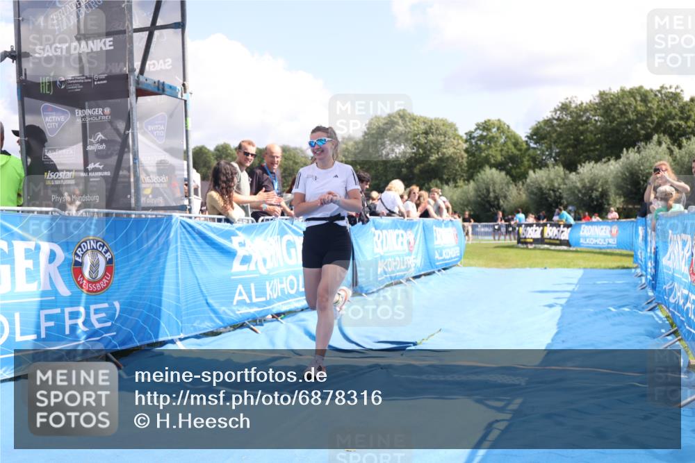 25.08.2024 - Elbe Triathlon Hamburg H.Heesch http://msf.ph/oto/6878316 25.08.2024 12:10:32 Ziel 1624 meine-sportfotos.de