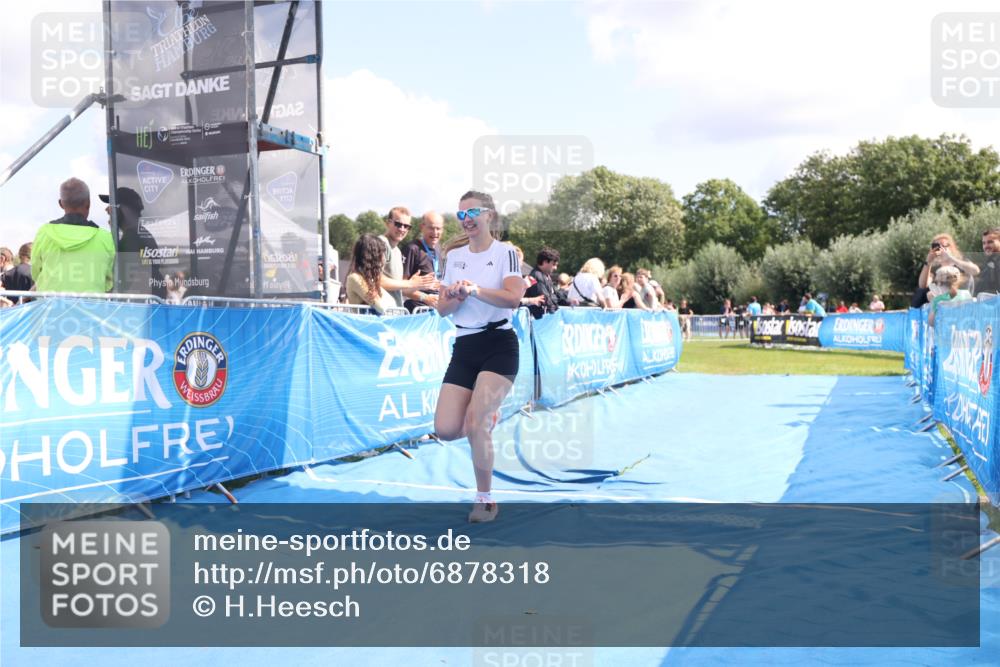 25.08.2024 - Elbe Triathlon Hamburg H.Heesch http://msf.ph/oto/6878318 25.08.2024 12:10:32 Ziel 1624 meine-sportfotos.de