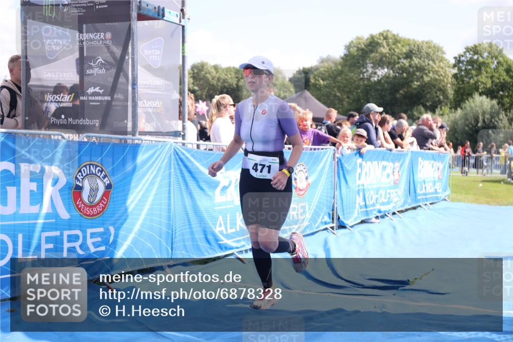 25.08.2024 - Elbe Triathlon Hamburg H.Heesch http://msf.ph/oto/6878328 25.08.2024 11:48:26 Ziel 471, 712 meine-sportfotos.de
