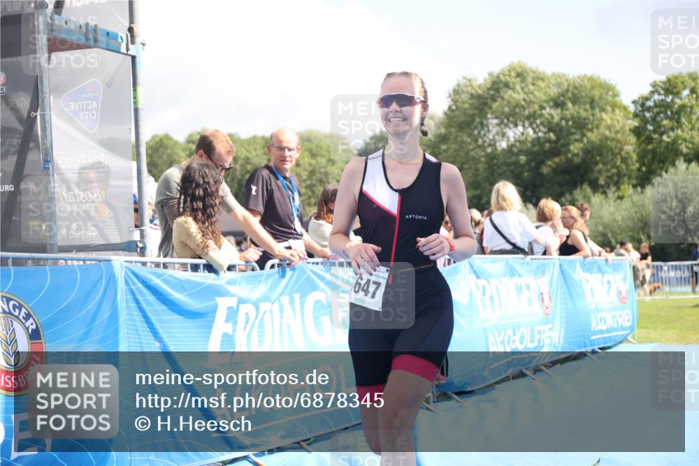 25.08.2024 - Elbe Triathlon Hamburg H.Heesch http://msf.ph/oto/6878345 25.08.2024 12:10:45 Ziel 1647 meine-sportfotos.de