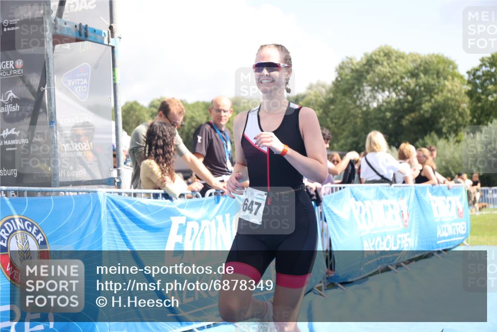25.08.2024 - Elbe Triathlon Hamburg H.Heesch http://msf.ph/oto/6878349 25.08.2024 12:10:45 Ziel 1647 meine-sportfotos.de