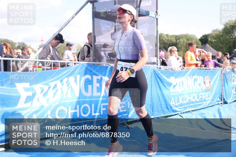 25.08.2024 - Elbe Triathlon Hamburg H.Heesch http://msf.ph/oto/6878350 25.08.2024 11:48:26 Ziel 471, 712 meine-sportfotos.de