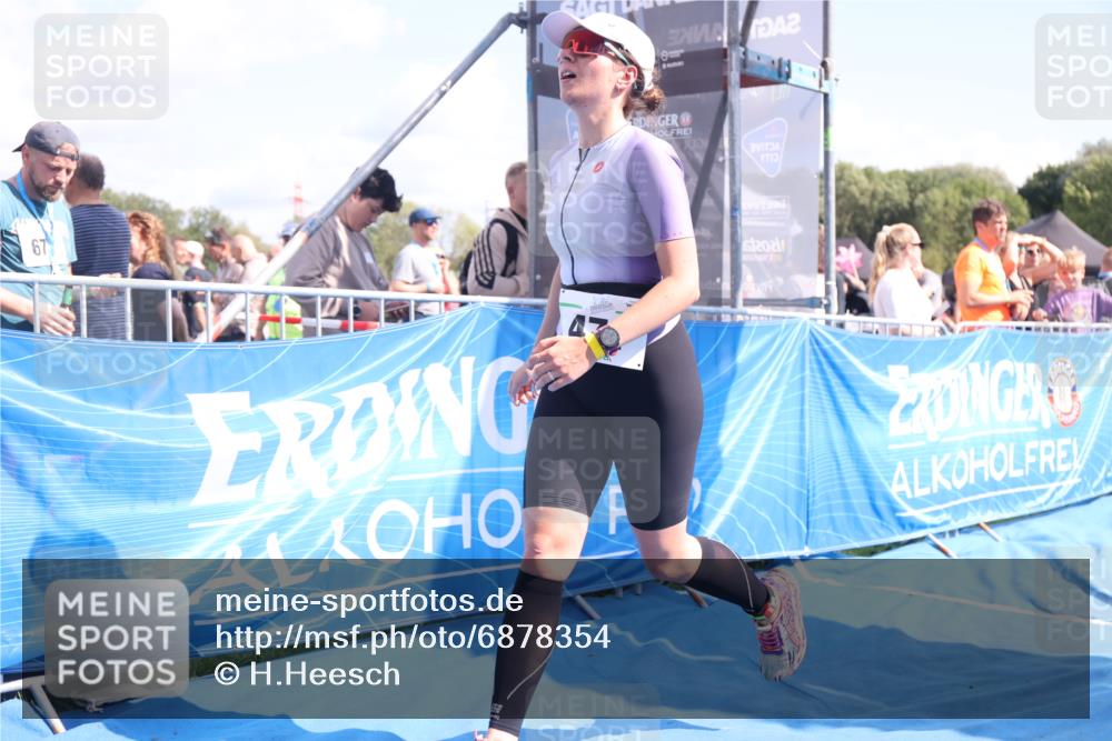 25.08.2024 - Elbe Triathlon Hamburg H.Heesch http://msf.ph/oto/6878354 25.08.2024 11:48:26 Ziel 471, 712 meine-sportfotos.de
