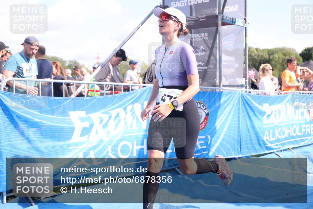 25.08.2024 - Elbe Triathlon Hamburg H.Heesch http://msf.ph/oto/6878356 25.08.2024 11:48:26 Ziel 471, 712 meine-sportfotos.de
