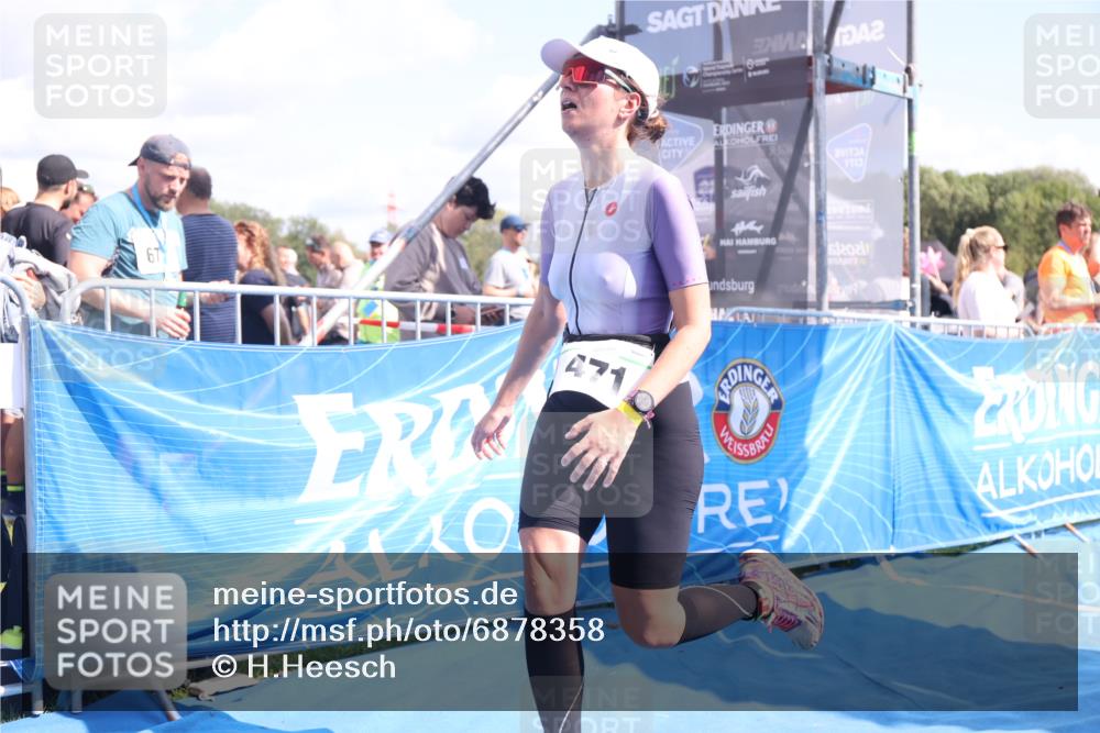 25.08.2024 - Elbe Triathlon Hamburg H.Heesch http://msf.ph/oto/6878358 25.08.2024 11:48:26 Ziel 471, 712 meine-sportfotos.de