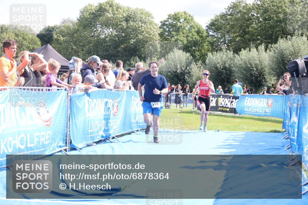 25.08.2024 - Elbe Triathlon Hamburg H.Heesch http://msf.ph/oto/6878364 25.08.2024 11:48:33 Ziel 712, 1437, 1473 meine-sportfotos.de