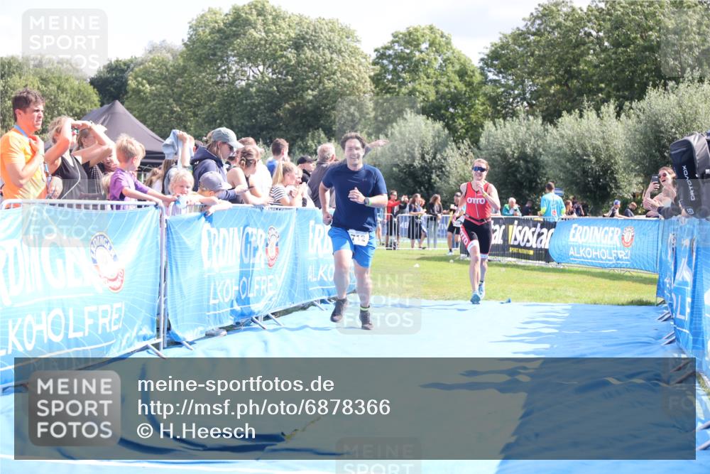25.08.2024 - Elbe Triathlon Hamburg H.Heesch http://msf.ph/oto/6878366 25.08.2024 11:48:33 Ziel 712, 1437, 1473 meine-sportfotos.de