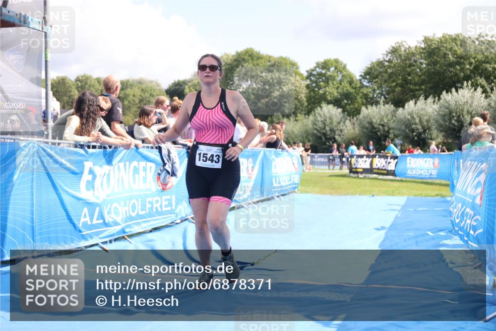 25.08.2024 - Elbe Triathlon Hamburg H.Heesch http://msf.ph/oto/6878371 25.08.2024 12:11:02 Ziel 1543 meine-sportfotos.de