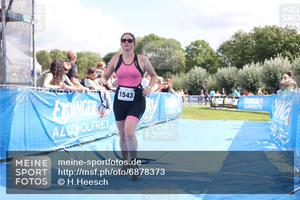 25.08.2024 - Elbe Triathlon Hamburg H.Heesch http://msf.ph/oto/6878373 25.08.2024 12:11:02 Ziel 1543 meine-sportfotos.de