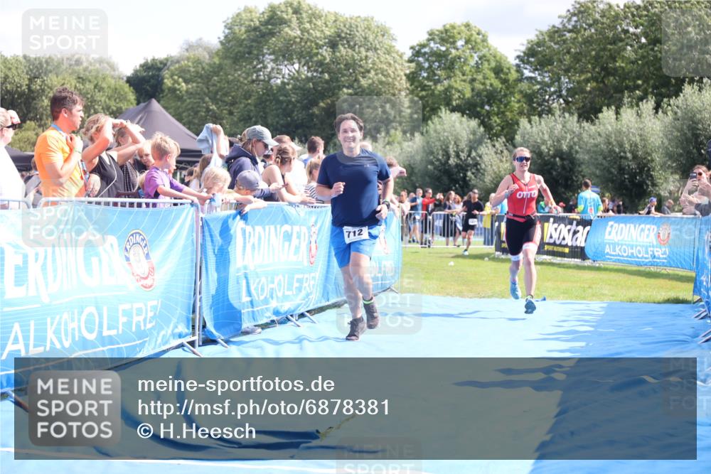 25.08.2024 - Elbe Triathlon Hamburg H.Heesch http://msf.ph/oto/6878381 25.08.2024 11:48:33 Ziel 712, 1437, 1473 meine-sportfotos.de